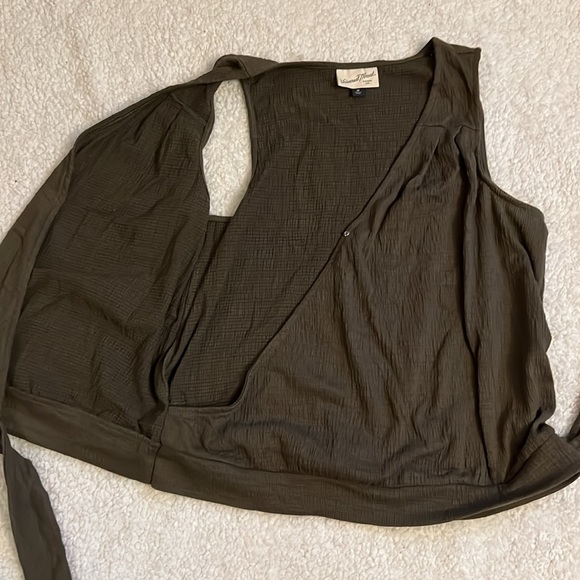 Universal Thread size M faux-wrap tank top Olive green - Picture 5 of 5